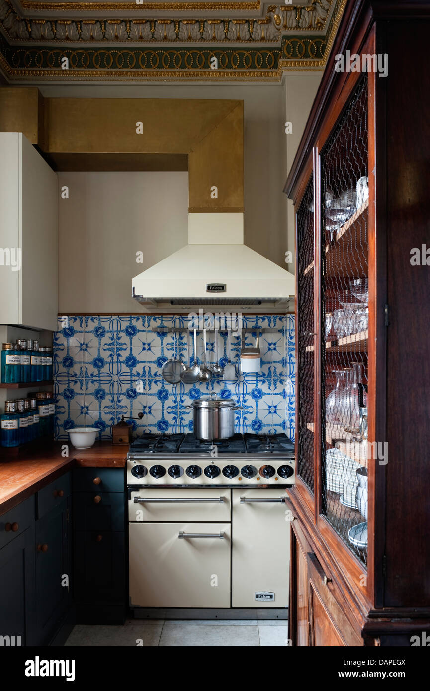 Cucina in stile georgiano in appartamento a Londra progettato da Venetian interior designer Alvise Orsini Foto Stock