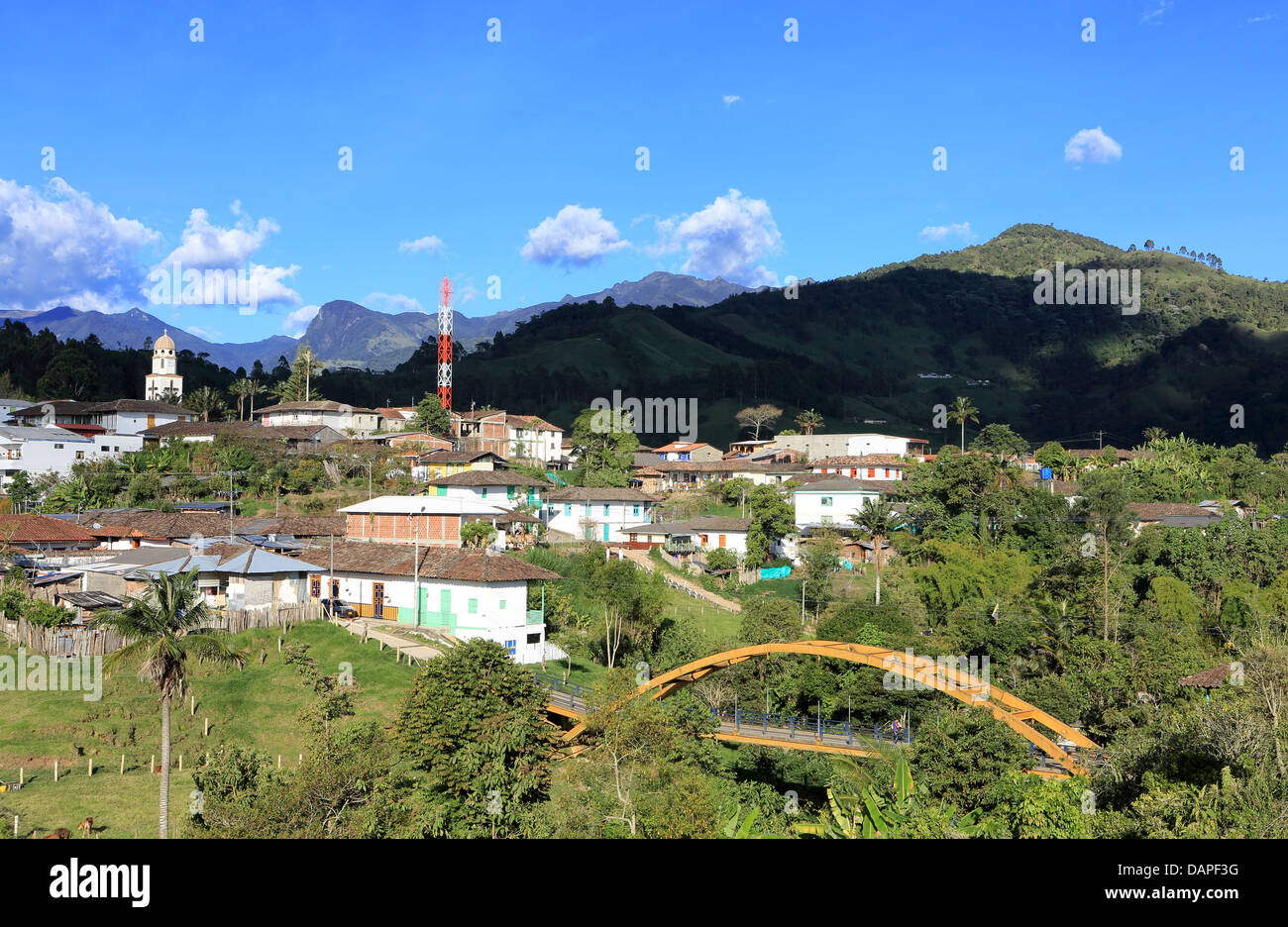 Vista panoramica della montagna Ande città del Salento in Quindio, Colombia Foto Stock