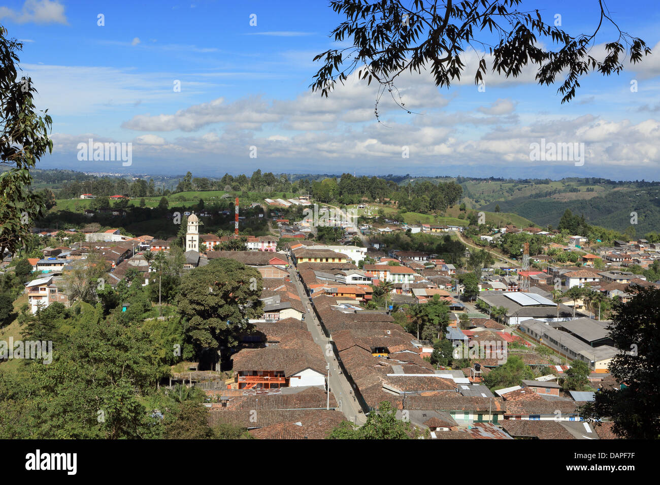 Vista panoramica della montagna Ande città del Salento in Quindio, Colombia Foto Stock