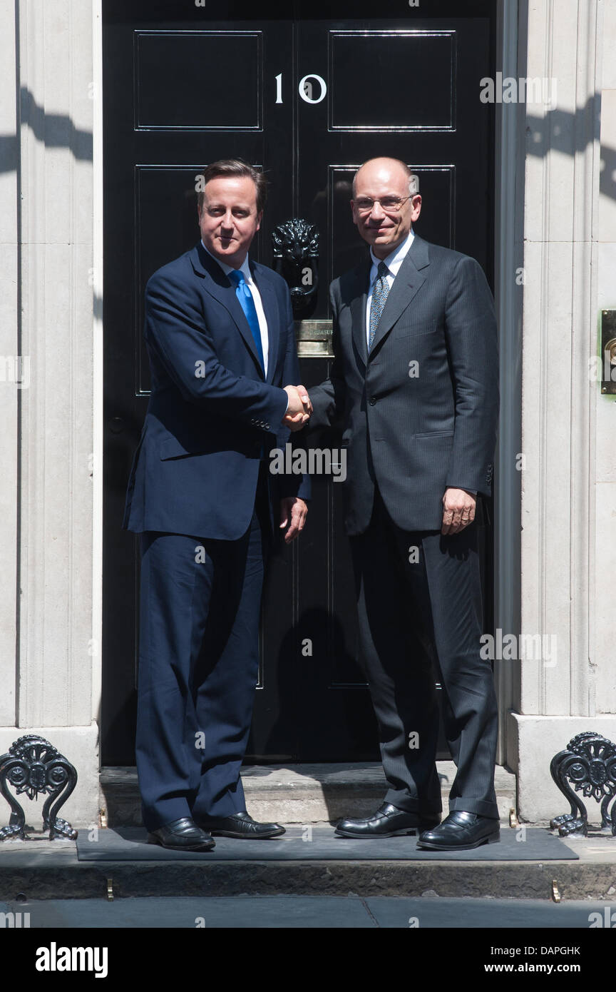 Londra, Regno Unito. 17 Luglio, 2013. Italia del PM Enrico Letta incontra il PM David Cameron a 10 Downing Street, Londra. Credito: Piero Cruciatti/Alamy Live News Foto Stock