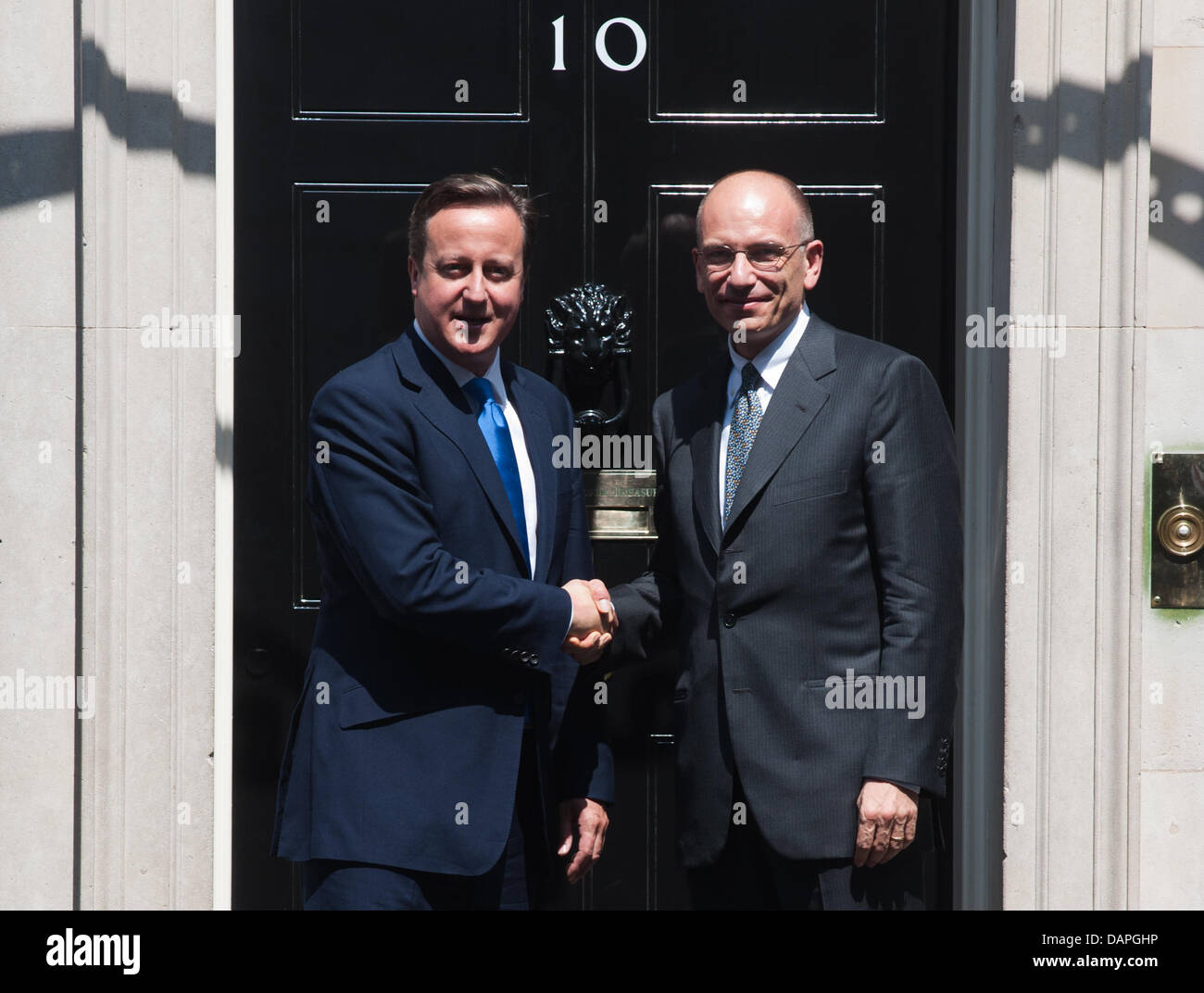 Londra, Regno Unito. 17 Luglio, 2013. Italia del PM Enrico Letta incontra il PM David Cameron a 10 Downing Street, Londra. Credito: Piero Cruciatti/Alamy Live News Foto Stock