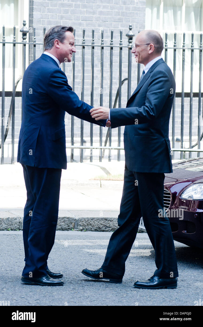 Londra, Regno Unito. 17 Luglio, 2013. Italia del PM Enrico Letta incontra il PM David Cameron a 10 Downing Street, Londra. Credito: Piero Cruciatti/Alamy Live News Foto Stock
