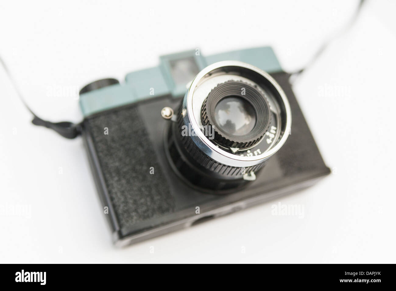 Analogici telecamera in plastica su sfondo bianco, close up Foto Stock