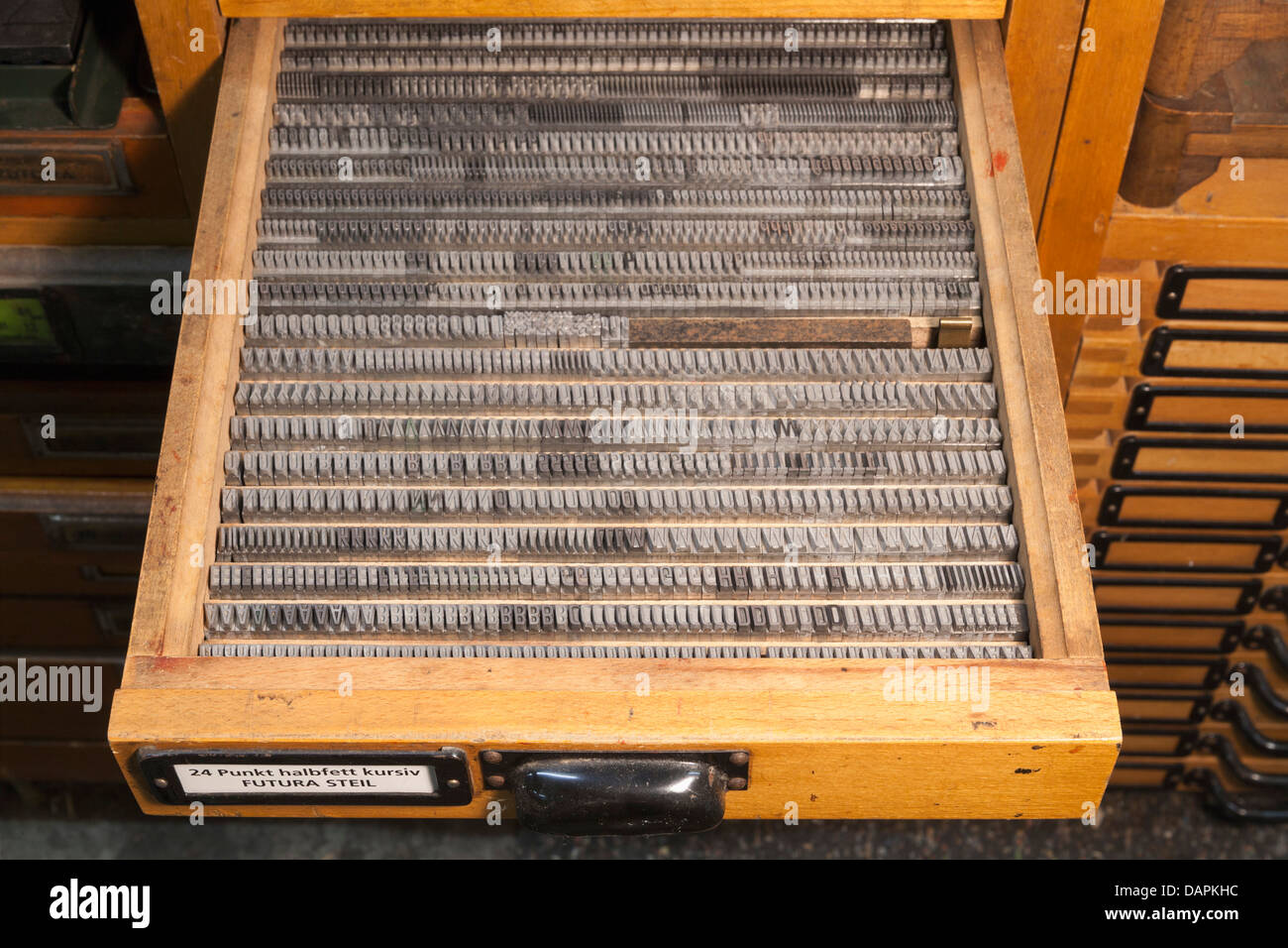 In Germania, in Baviera, dettaglio di piombo di typesetting al tradizionale negozio di stampa Foto Stock