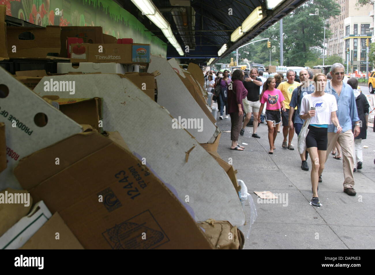 Le caselle sono vuote al Fairway supermercato su Broadway in New York, Stati Uniti d'America, 27 agosto 2011. A New York si sta preparando per l'uragano "Irene": sacchi di sabbia, imbarcato su windows, Svuota archivi, piena rifugi di emergenza. Il sindaco Bloomberg ha anche imposto un coprifuoco per sabato sera - una novità per la città che non dorme mai. Foto: Daniel Schnettler Foto Stock