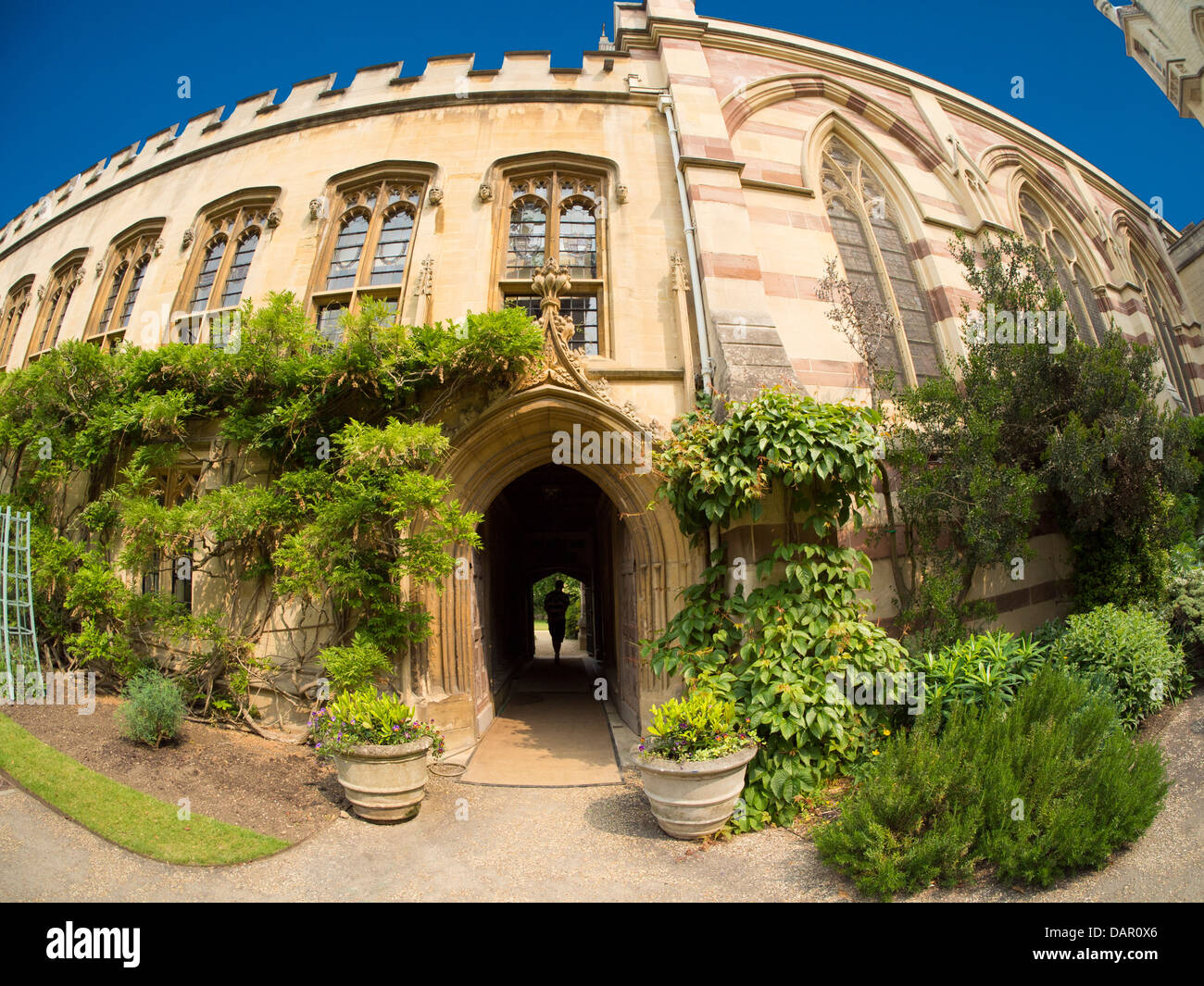 Attraverso il cancello - il quadrangolo di Hertford College di Oxford - Vista fisheye Foto Stock