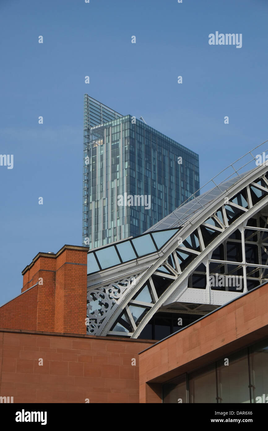 Inghilterra, Manchester, vista verso il G-Mex e Beetham Tower Foto Stock