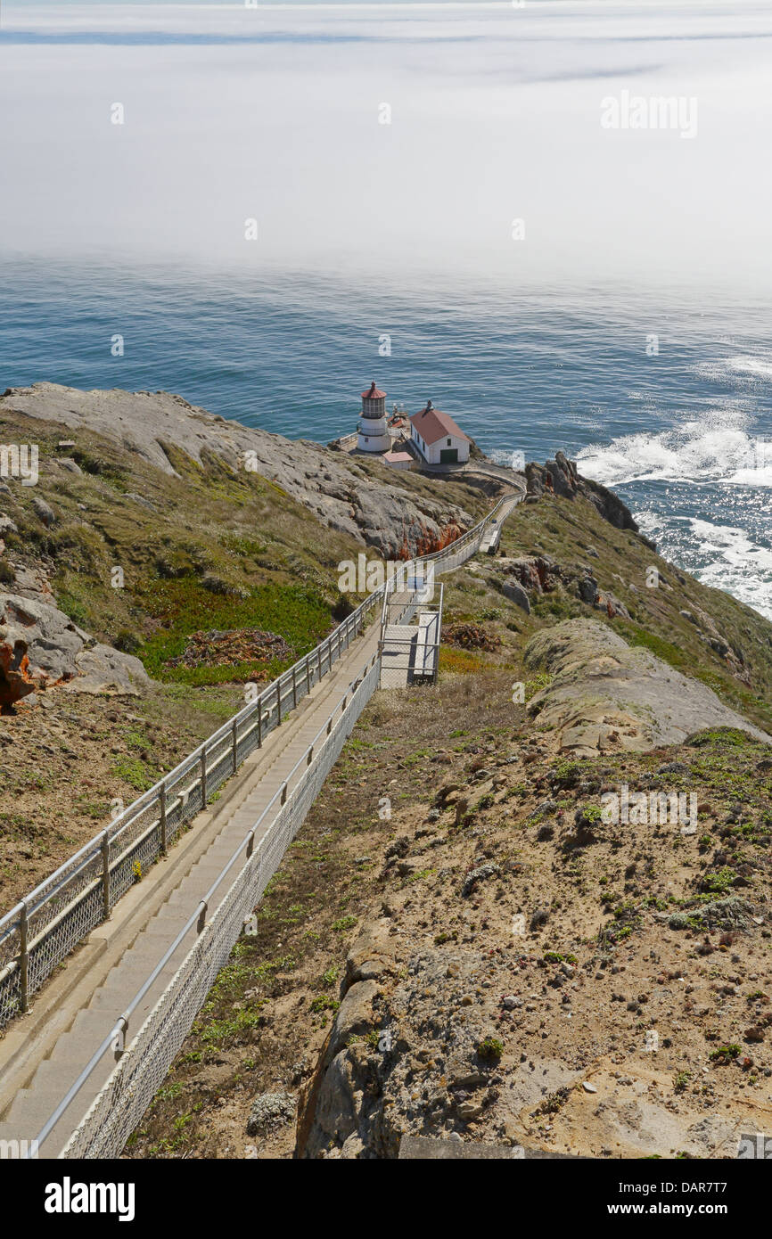 Point Reyes lighthouse con nebbia sull'Oceano Pacifico Foto Stock