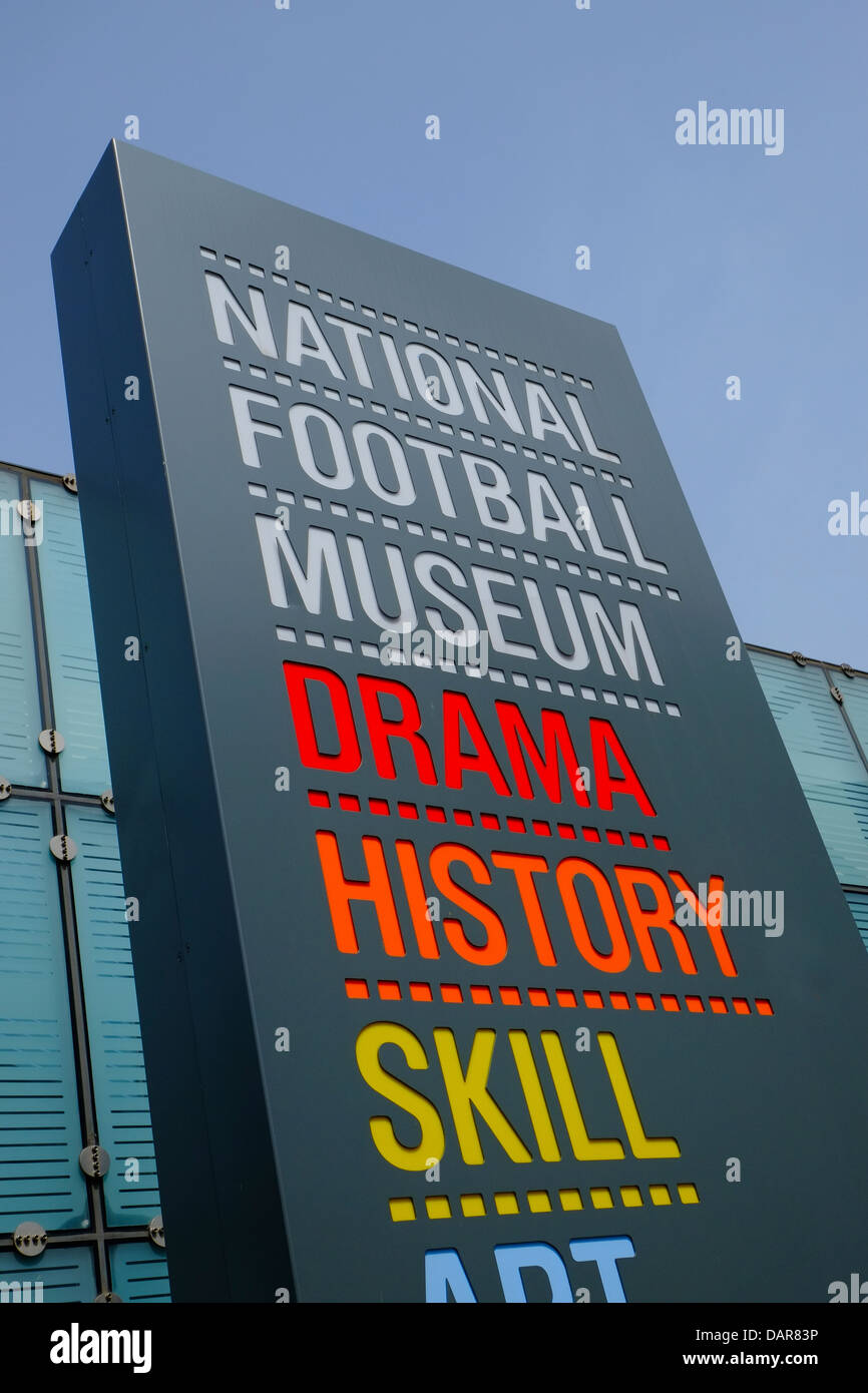Inghilterra, Manchester, Museo Nazionale del Calcio segno esterno Urbis Foto Stock