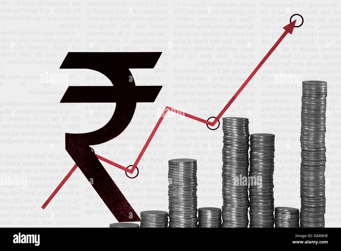 Pila di monete con la freccia, il grafico a barra Foto Stock
