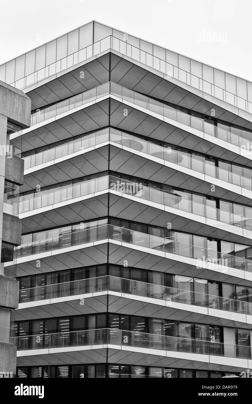 Bianco & Nero foto di Riverbank House il capo ufficio edificio della Royal Bank of Canada vicino al London Bridge Foto Stock