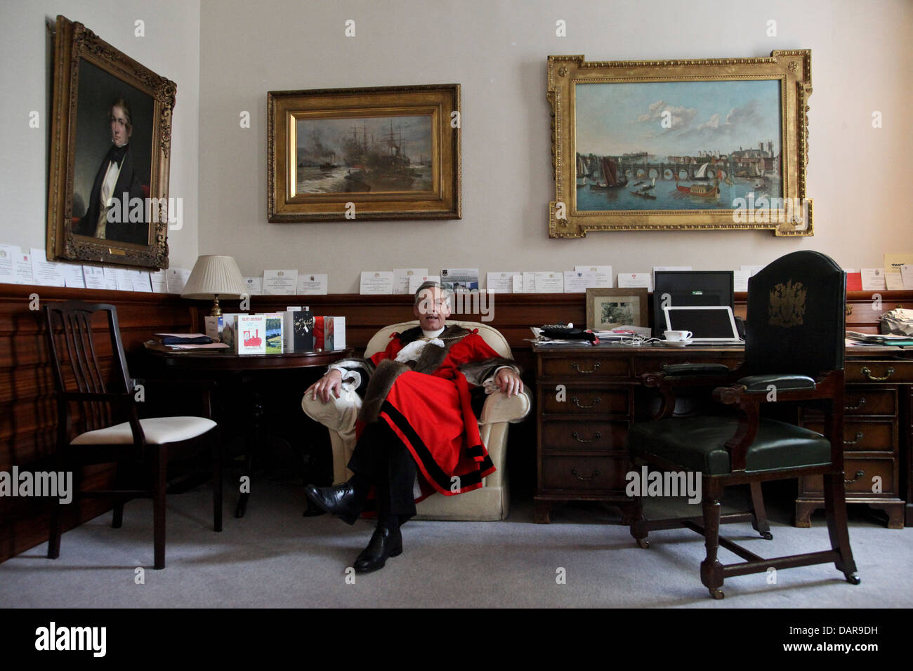 Lo sceriffo della città di Londra, Nigel Pullman, nel suo appartamento al Old Bailey, centrale Tribunale Penale, città di Londra. Foto Stock