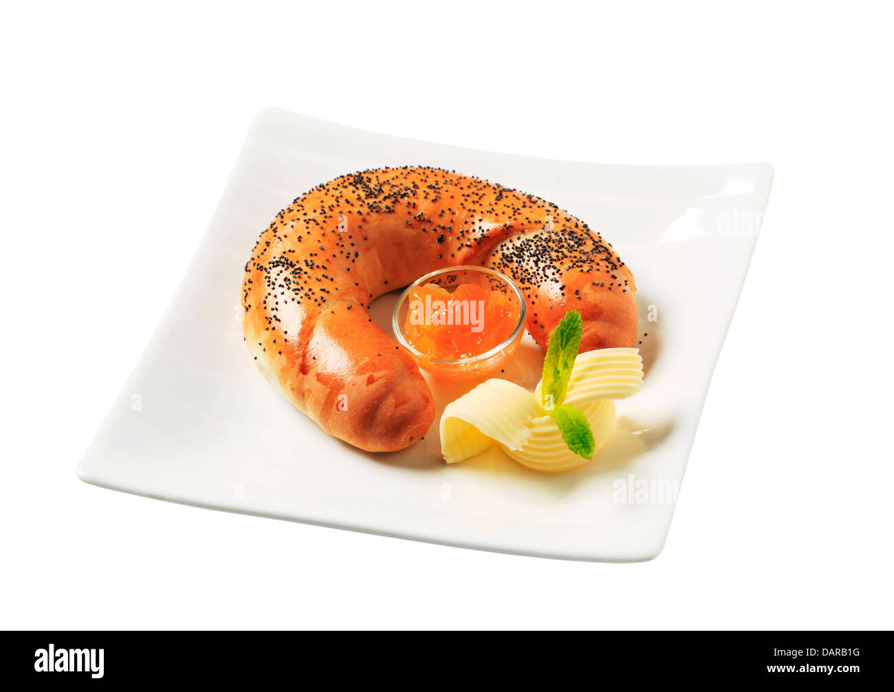 Dolce di semi di papavero rotolo, burro e marmellata Foto Stock