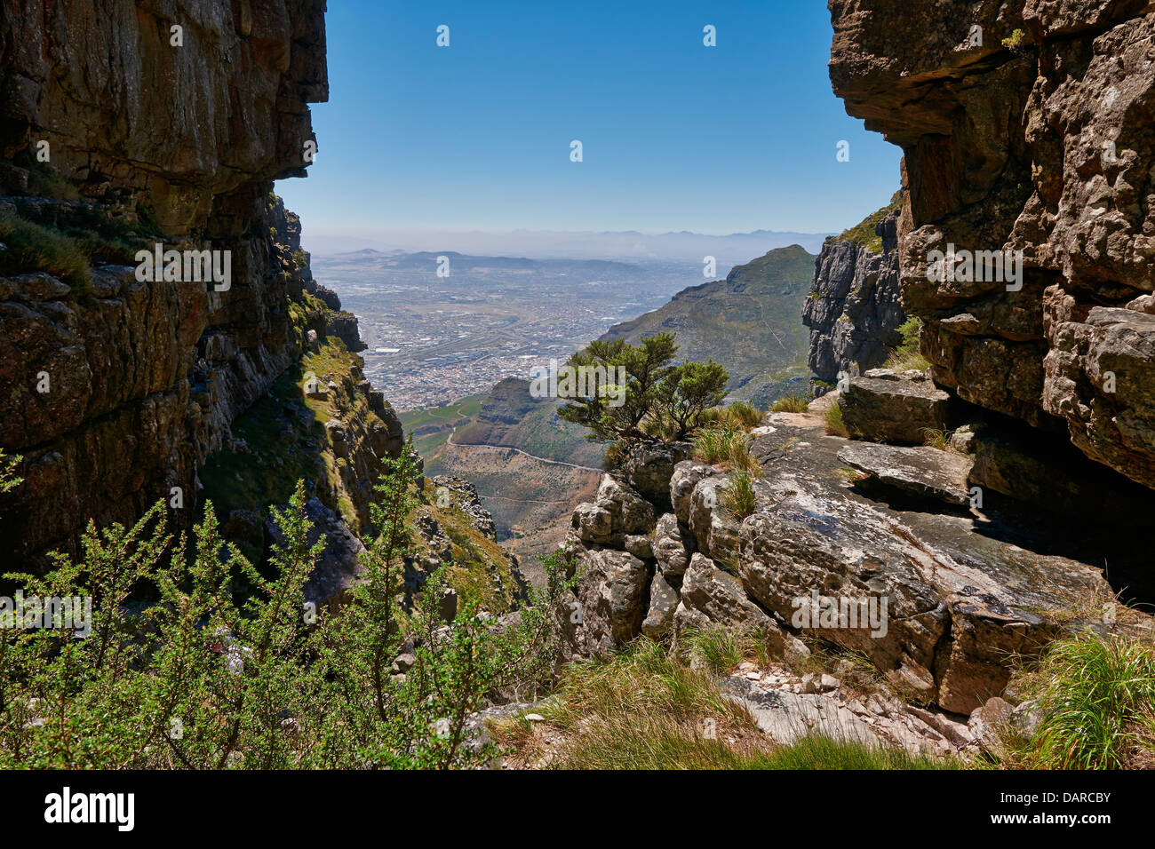 Sentiero escursionistico in Table Mountain National Park, violazione al vertice di Table Mountain e Cape Town, Western Cape, Sud Africa Foto Stock
