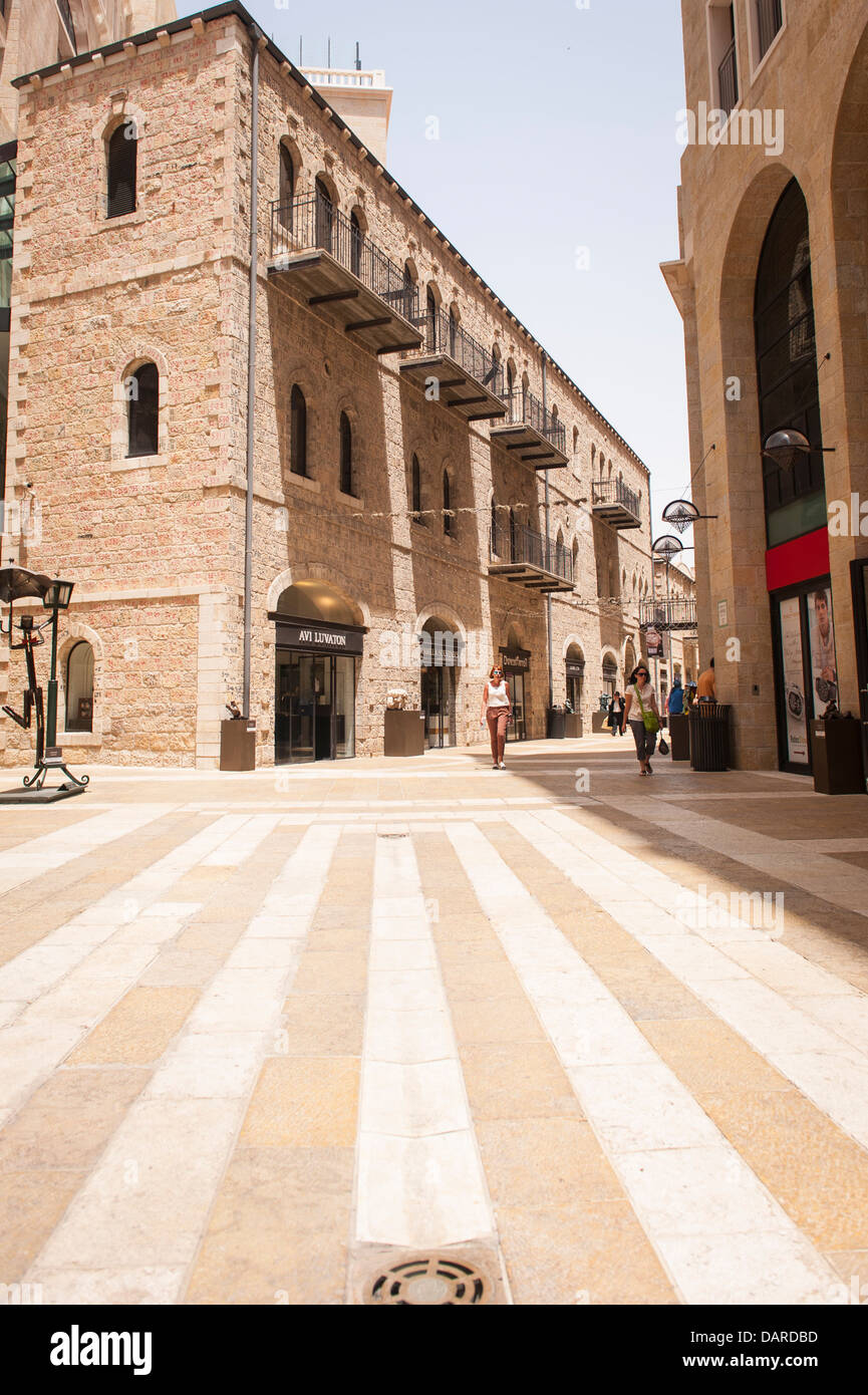 Israele Gerusalemme Alrov Mamilla Avenue Mall pedonale per lo shopping di lusso street lane negozi designer boutique memorizza un ponte pedonale di ponti Foto Stock