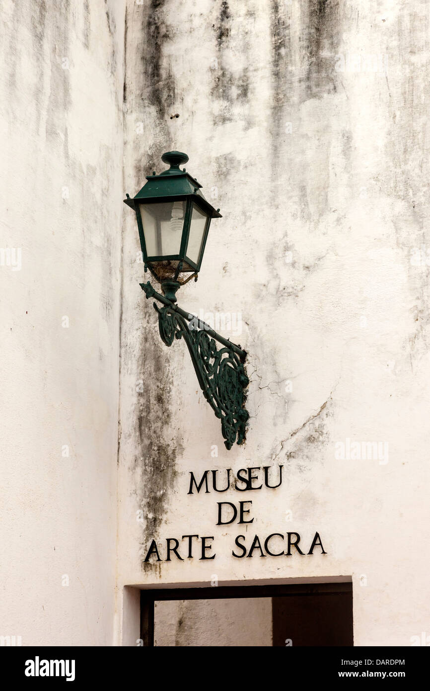 Africa, Mozambico Mozambico isola. Ingresso al Museo di Arte Sacra presso la chiesa della Misericordia. Foto Stock