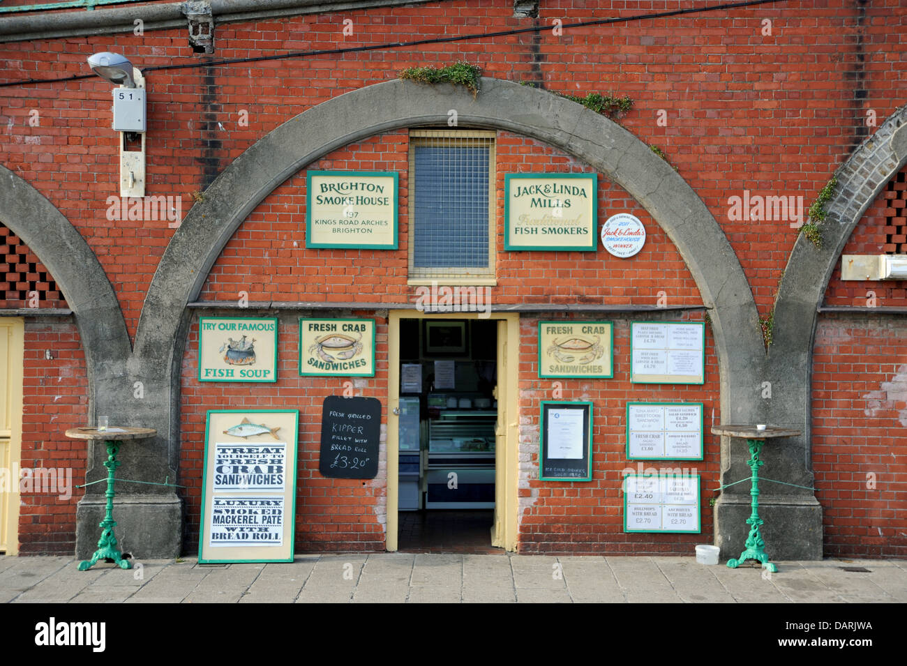 Brighton Smoke House sul lungomare di Brighton famoso per il pesce e i frutti di mare Sussex Inghilterra Regno Unito Foto Stock