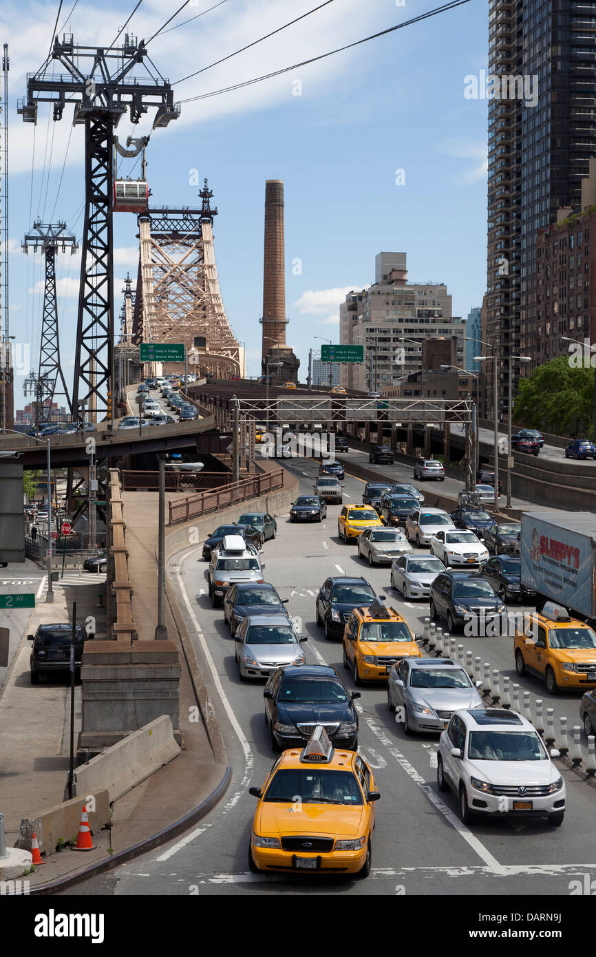 Il traffico sul Queensboro Bridge Island New York City Foto Stock