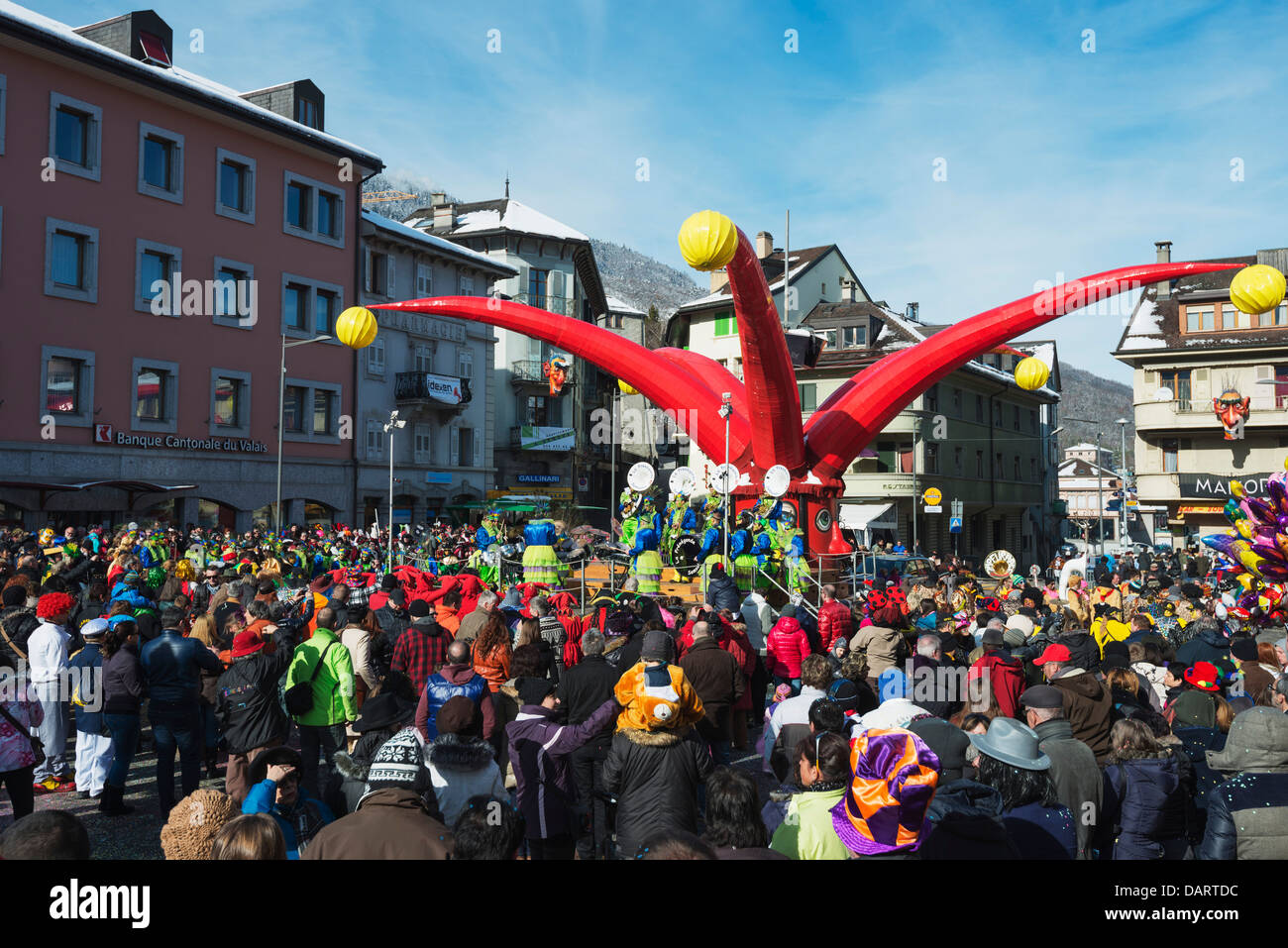 L'Europa, Svizzera Vallese, Monthey, molla Fasnact sfilata di carnevale Foto Stock