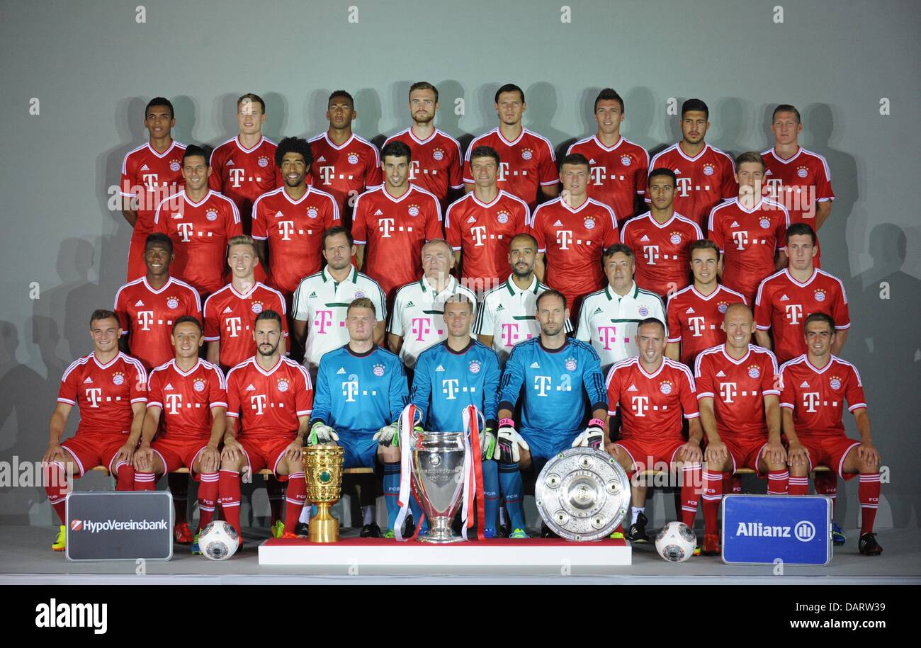 Foto Del Team Della Bundesliga Squadra Di Calcio Fc Bayern Monaco Di Baviera Presi Durante La Fotografia Ufficiale Riprese Del Club Per La Stagione 2013 14 Sui Motivi Del Club Di Monaco Di