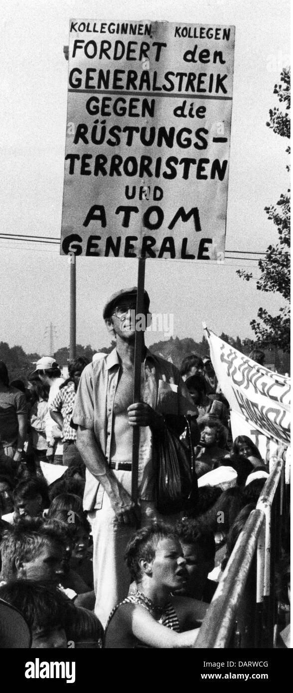 Dimostrazioni, dimostrazione contro l'armamento nucleare, Bonn, 6.6.1982, diritti aggiuntivi-clearences-non disponibili Foto Stock