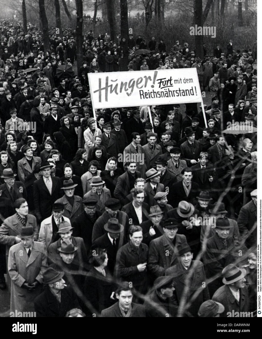 Periodo post-bellico, politica, Germania, dimostrazione contro la fame, Düsseldorf, 15.4.1947, diritti aggiuntivi-clearences-non disponibili Foto Stock