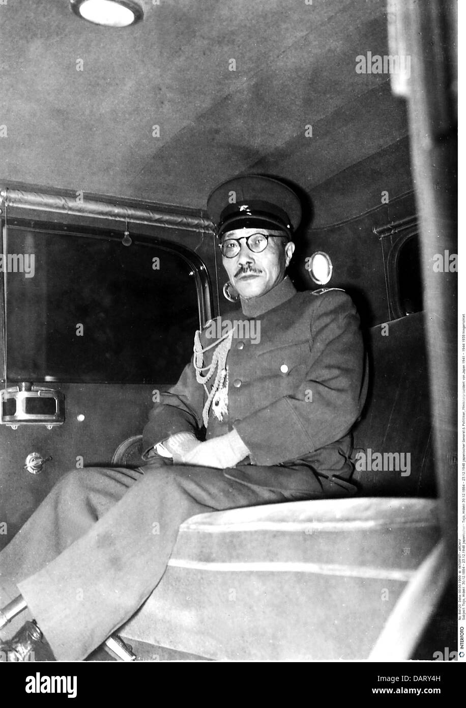 , Tojo Hideki, 30.12.1884 - 23.12.1948, Giapponese generale e uomo politico, capo del personale, Esercito Kwantung, seduti in auto, 1938, Foto Stock