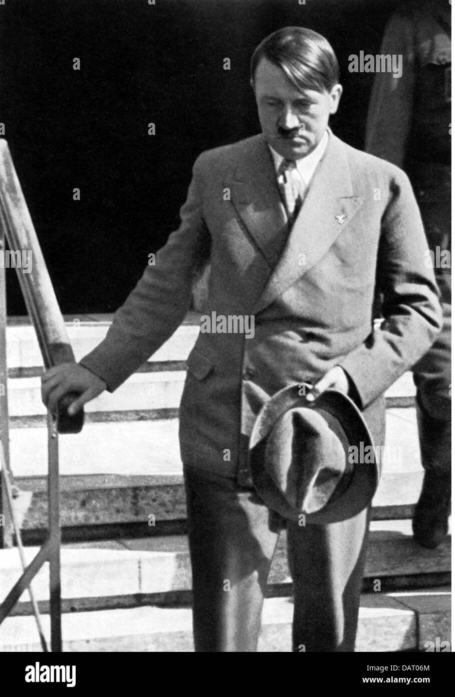 Hitler, Adolf, 20.4.1889 - 30.4.1945, politico tedesco (NSDAP), Cancelliere del Reich 30.1.1933 - 30.4.1945, dopo l'ultima visita al Presidente del Reich Paul von Hindenburg prima della sua morte, Berlino, luglio 1934, Foto Stock