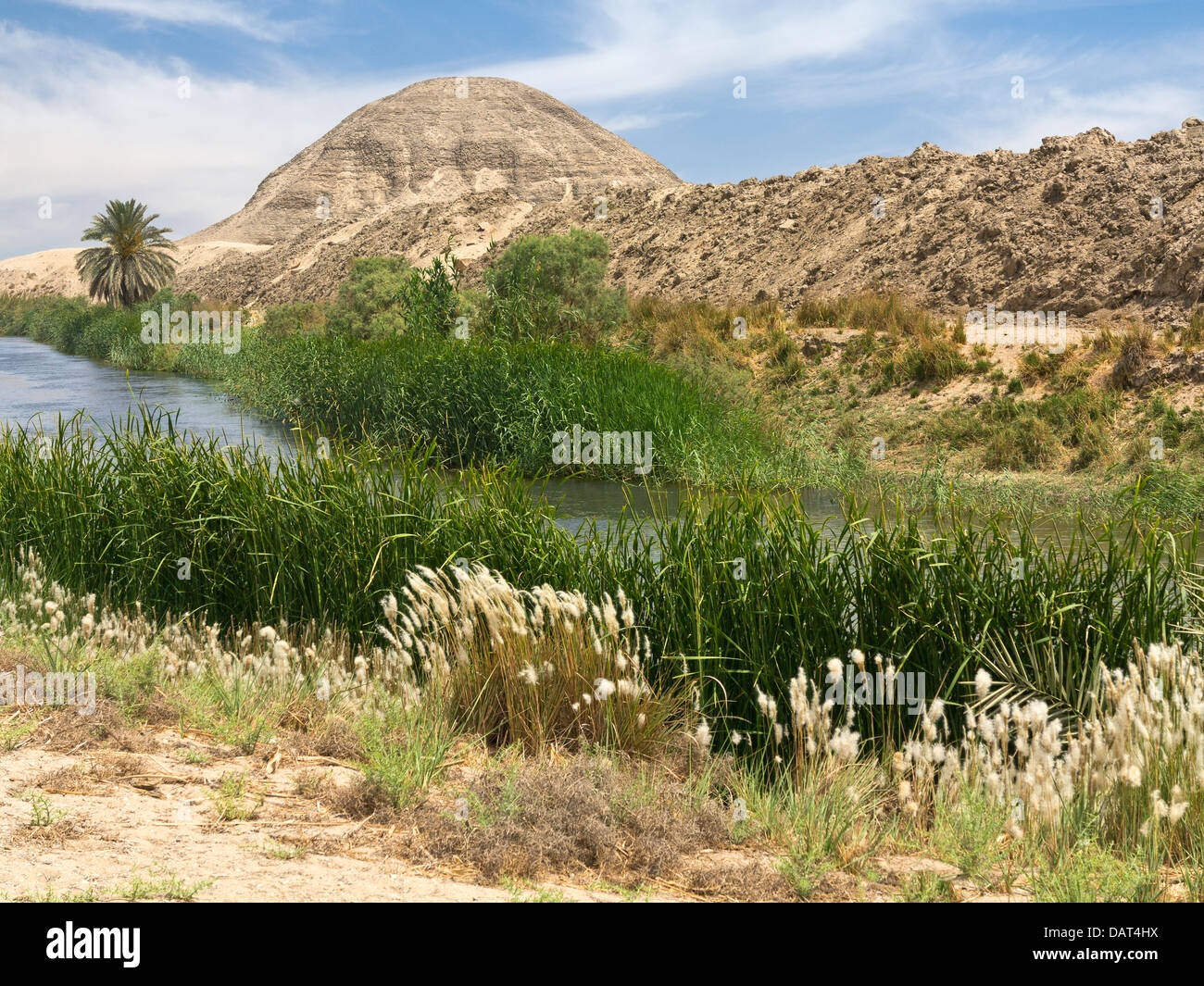 Il fango -mattone Hawara Pyramid costruita dal faraone Amenemhat III, vicino al mitico labirinto nel Faiyum area di Egitto Foto Stock
