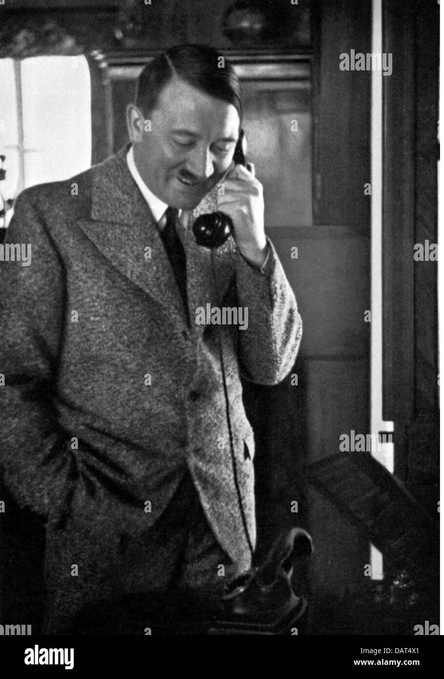 Hitler, Adolf, 20.4.1889 - 30.4.1945, politico tedesco (NSDAP), Cancelliere del Reich 30.1.1933 - 30.4.1945, lapidazione con il galloista Josef Bürckel, Cancelleria del Reich, Berlino, 15.1.1936, collegamento della zona Saar al Reich tedesco, Foto Stock