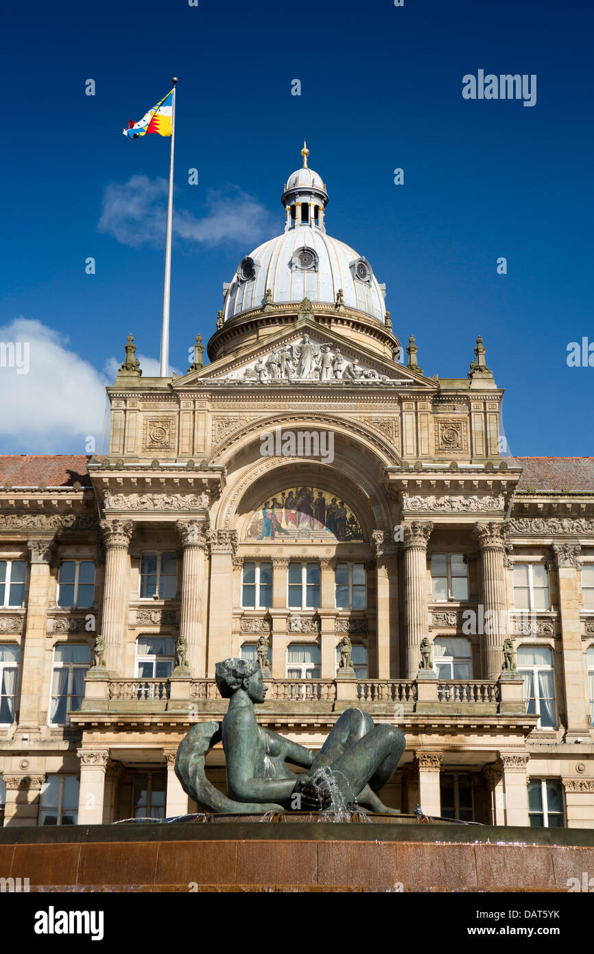 Regno Unito, Inghilterra, Birmingham, Victoria Square, casa Consiglio e il fiume scultura di Dhruva Mitry, floozie nella Jacuzzi Foto Stock