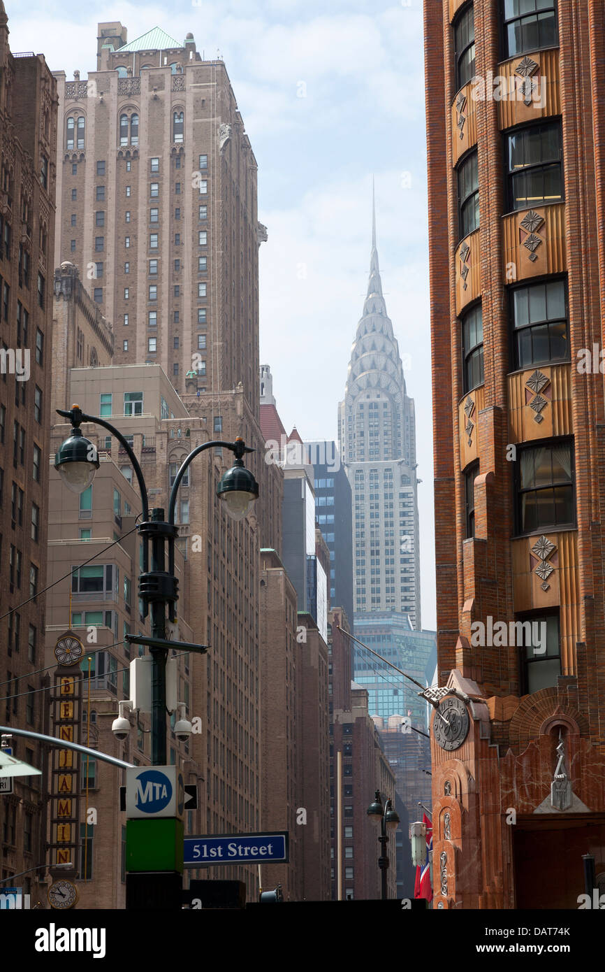 Chrysler building visto da51St, New York City Foto Stock