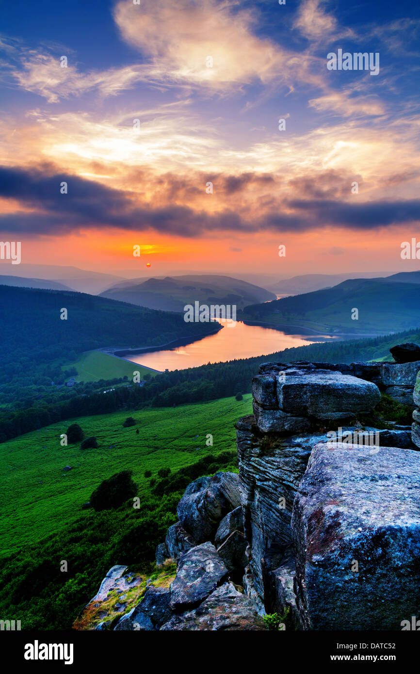 Sunset over Ladybower serbatoio dal bordo Bamford Foto Stock