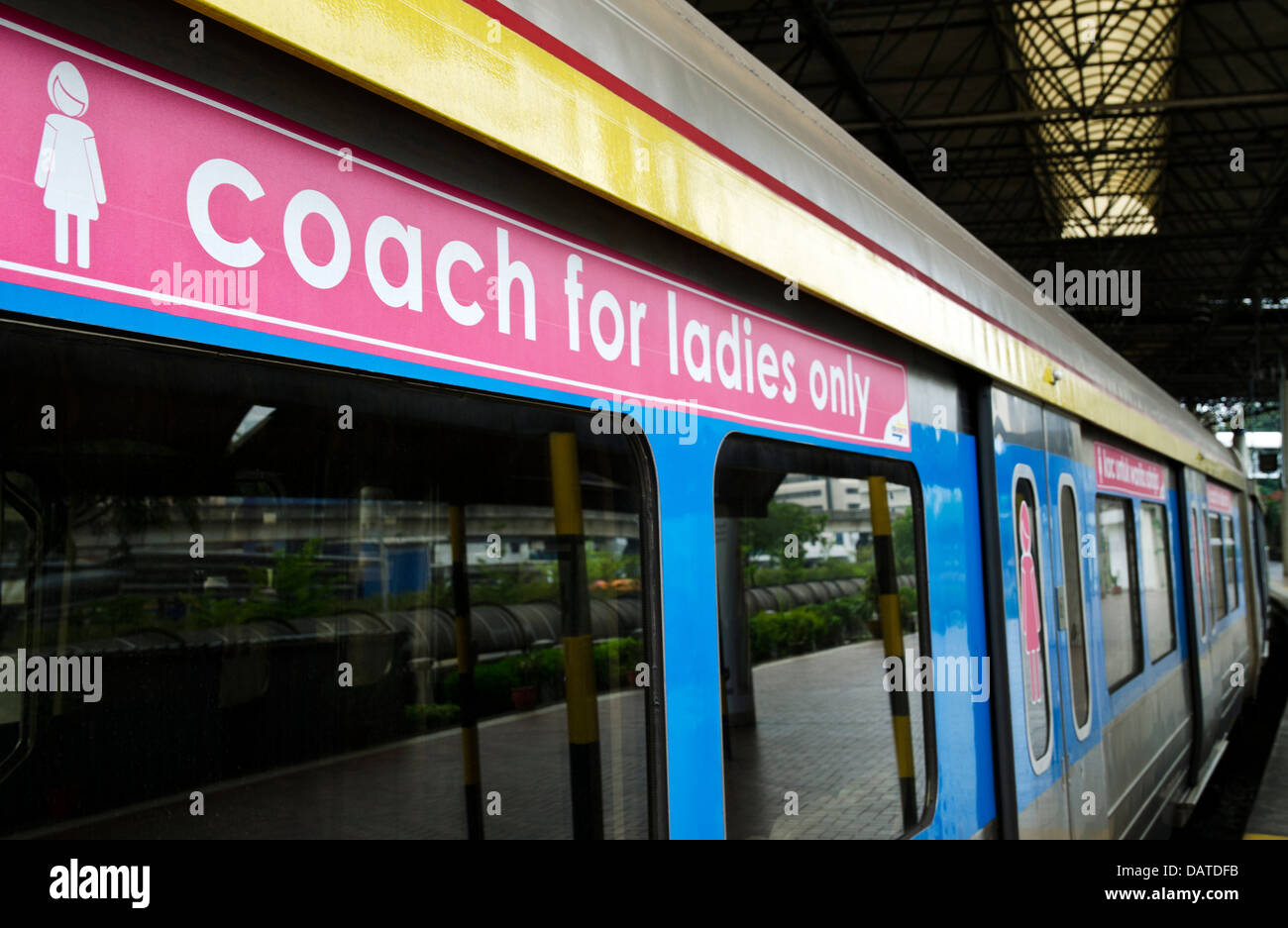 Pullman per sole donne; KL treno Foto Stock