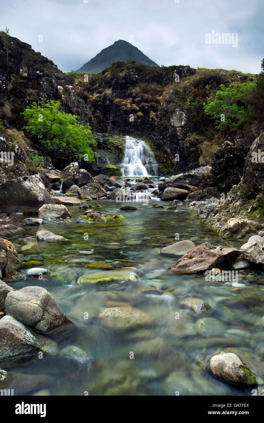 La cascata nel montagne Cuillin, Isola di Skye , Scozia Foto Stock