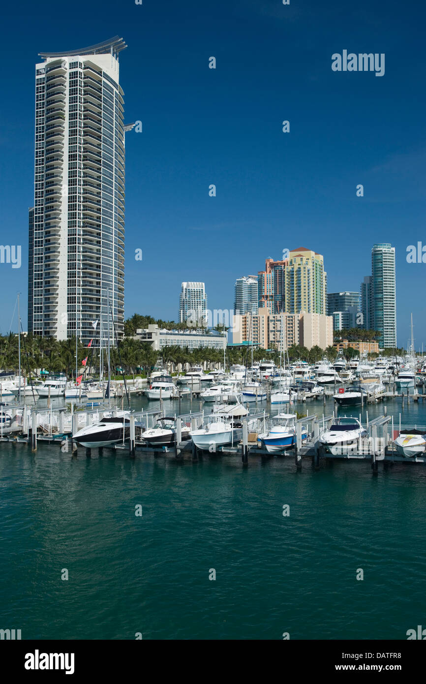 MIAMI BEACH MARINA ALTON ROAD SKYLINE DI MIAMI BEACH FLORIDA USA Foto Stock