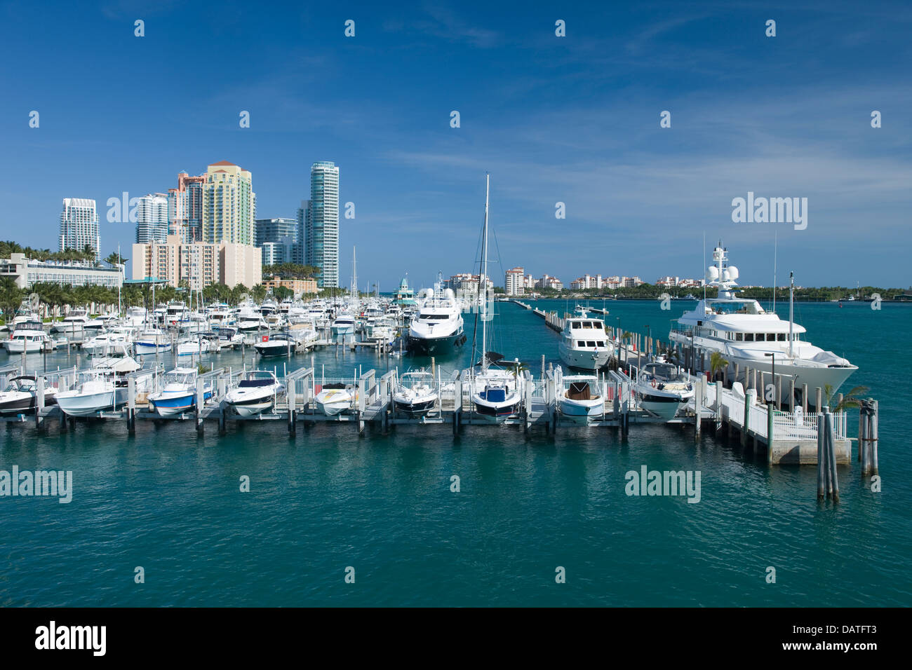 MIAMI BEACH MARINA ALTON ROAD SKYLINE DI MIAMI BEACH FLORIDA USA Foto Stock