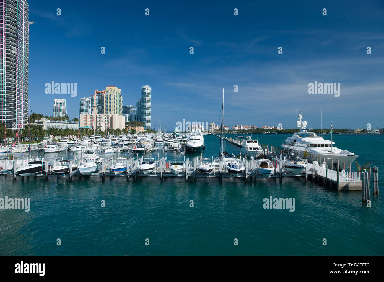 MIAMI BEACH MARINA ALTON ROAD SKYLINE DI MIAMI BEACH FLORIDA USA Foto Stock