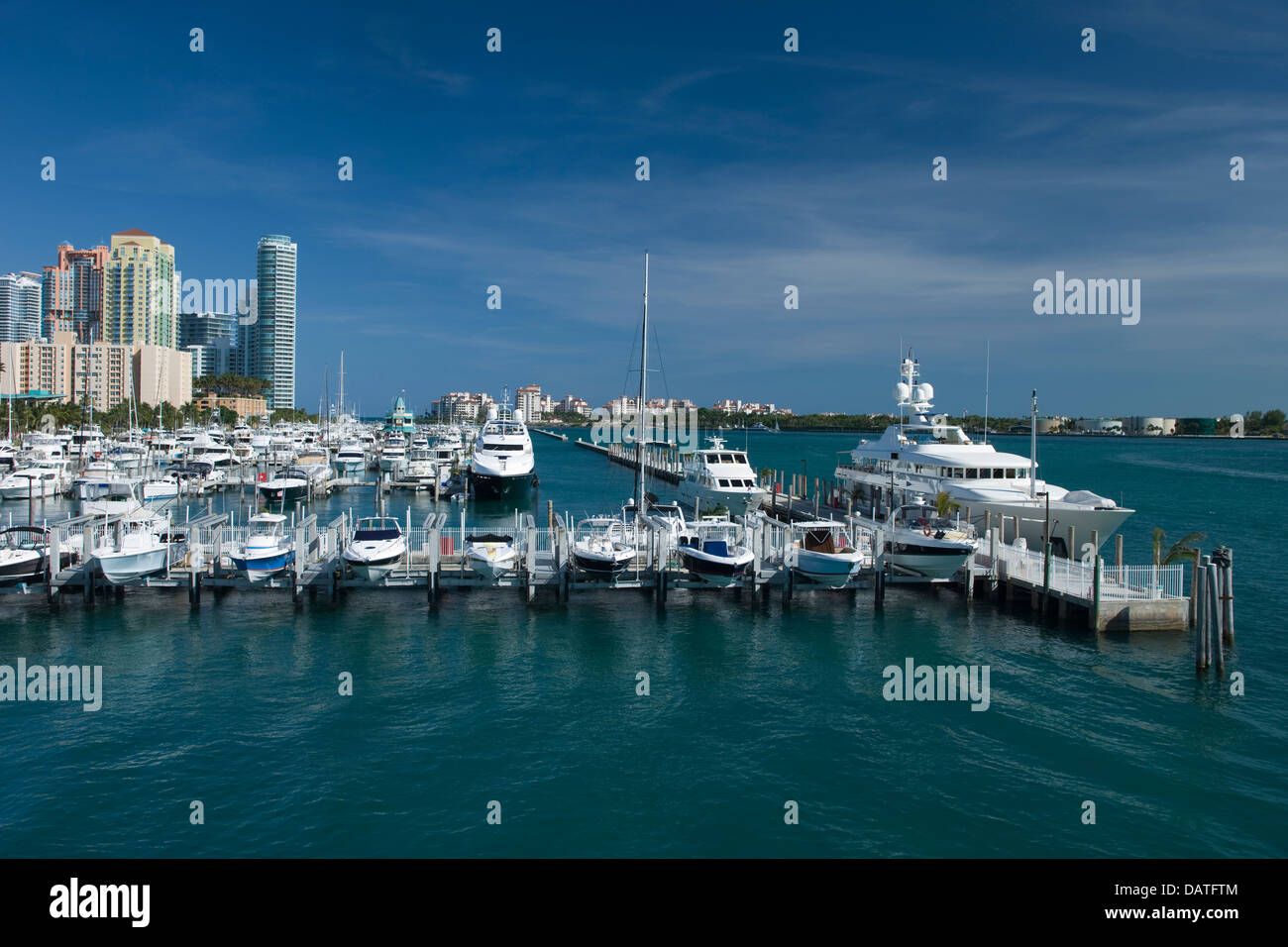 MIAMI BEACH MARINA ALTON ROAD SKYLINE DI MIAMI BEACH FLORIDA USA Foto Stock