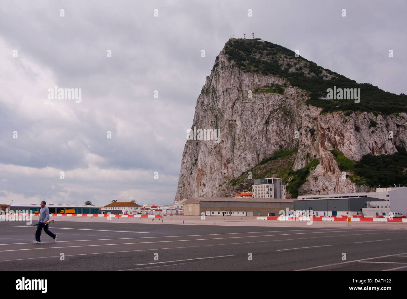 Attraversamento pedonale pista dell'aeroporto di Gibilterra. Foto Stock
