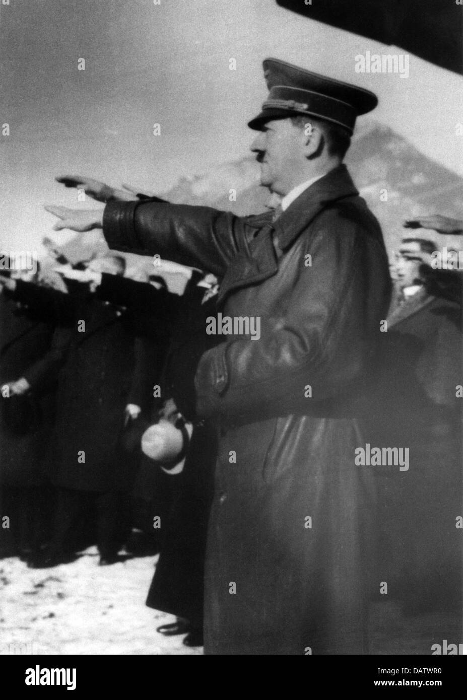 Hitler, Adolf, 20.4.1889 - 30.4.1945, politico tedesco (NSDAP), Cancelliere del Reich 30.1.1933 - 30.4.1945, durante i Giochi olimpici di Garmisch-Partenkirchen, febbraio 1936, Foto Stock
