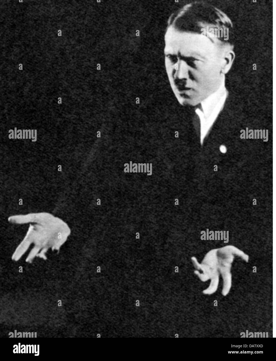 Hitler, Adolf, 20.4.1889 - 30.4.1945, politico tedesco (NSDAP), mezza lunghezza, prova la posa di un oratore, 1927, Foto Stock
