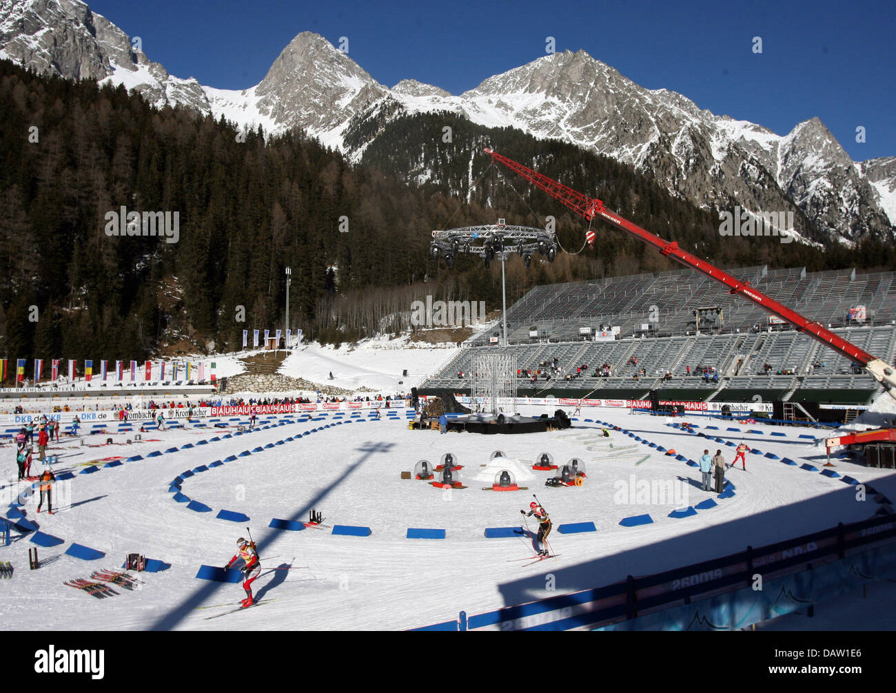 Vista sulla Coppa del Mondo di Biathlon stadium di Anterselva, Germania, Venerdì, 02 febbraio 2007. 11 Le decisioni sono in programma in occasione della Coppa del Mondo in esecuzione dal 2 al 11 febbraio. Foto: Martin Schutt Foto Stock