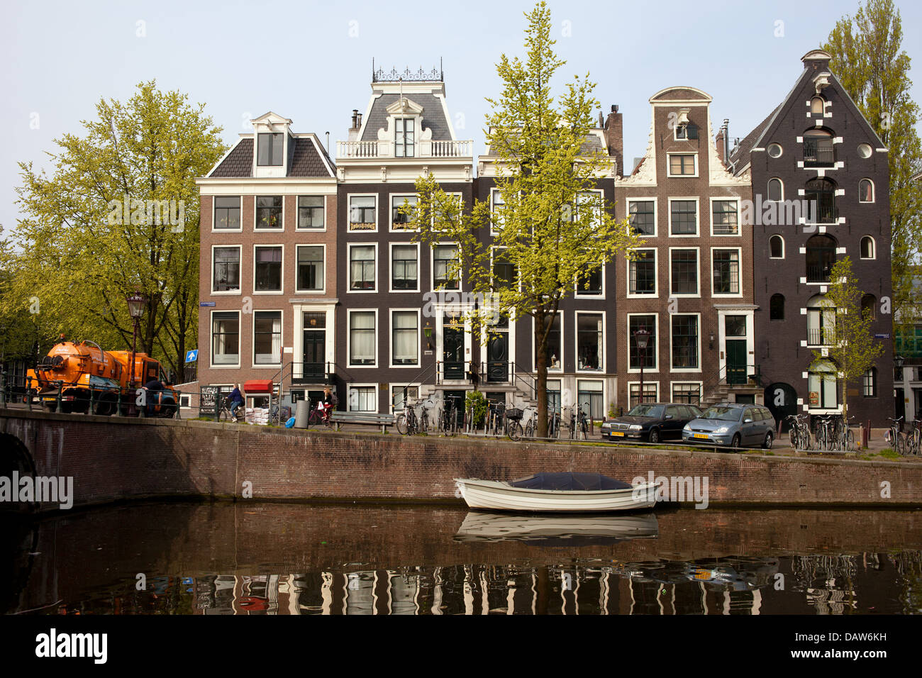 Case olandesi tradizionali mediante il canale Keizersgracht in Amsterdam, Paesi Bassi, North Holland provincia. Foto Stock