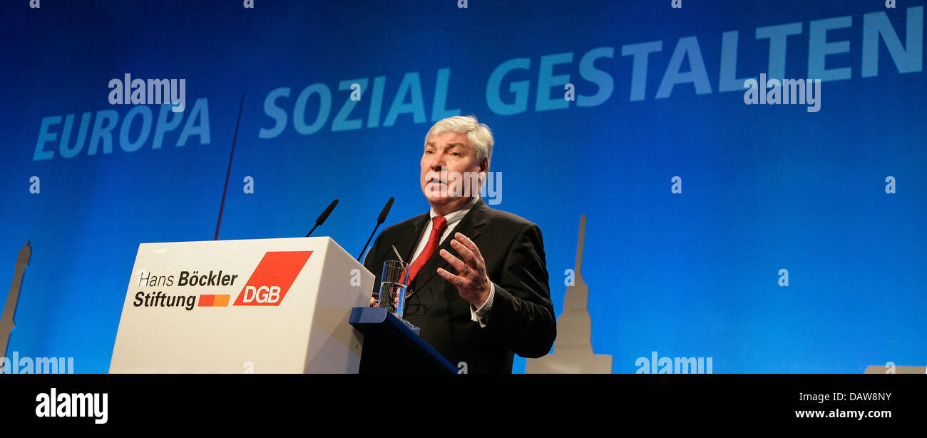 Michael Sommer, presidente della Confederazione tedesca dei sindacati (DGB), parla al DGB la conferenza sul tema "stato di benessere in Europa" a Berlino, Germania, martedì, 13 marzo 2007. I delegati si sono riuniti per la due giorni di conferenza ad alto livello per discutere sulle alternative per le riforme sociali del tedesco di grande coalizione. Foto: Peer Grimm Foto Stock