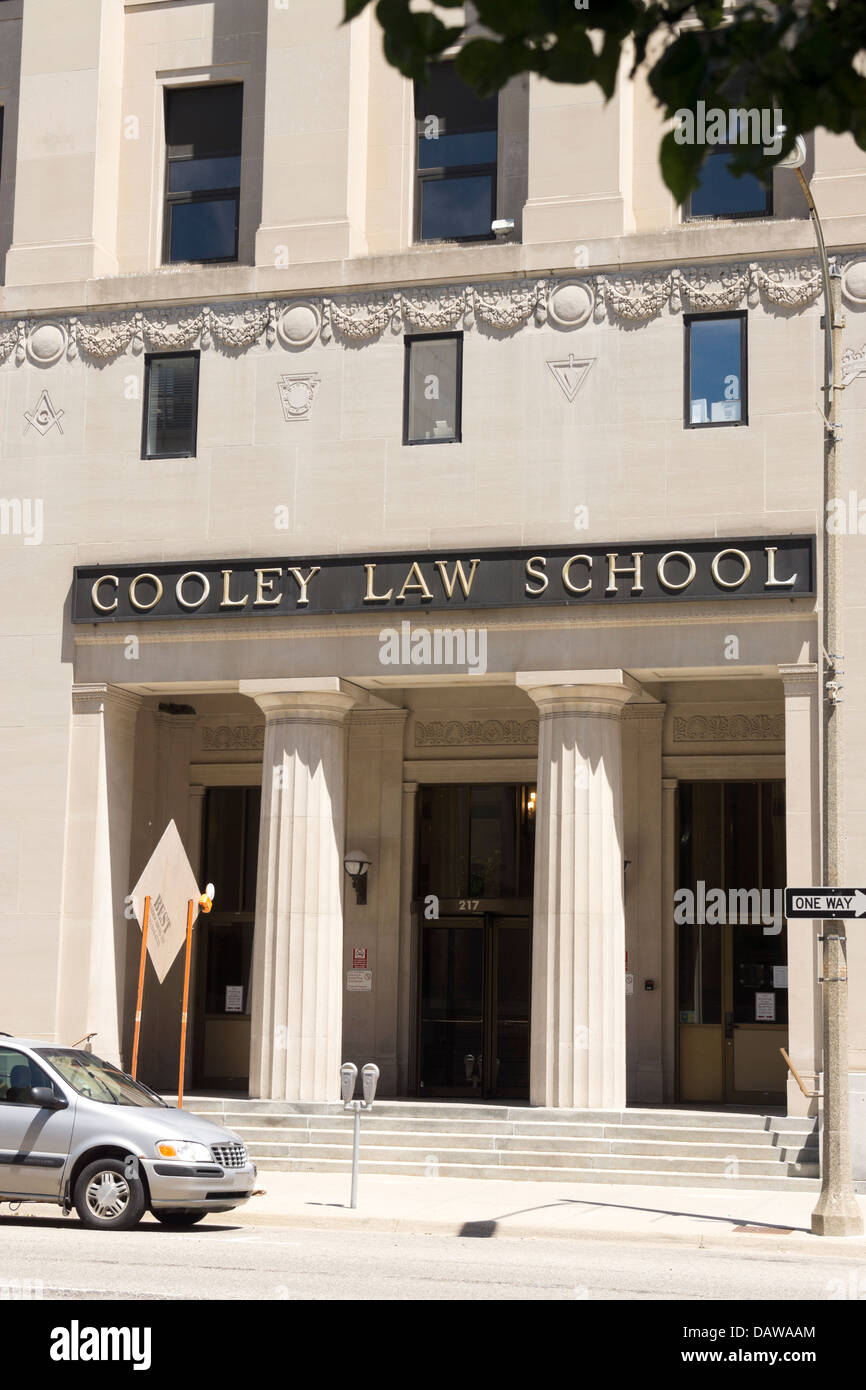 Ingresso anteriore per Cooley Law School Il campus principale nel centro cittadino di Lansing, Michigan. Foto Stock
