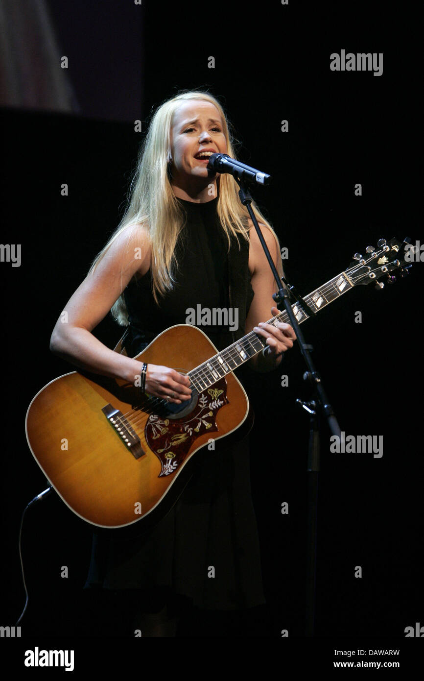 Cantante danese Tina Dico esegue al 2007 Steiger Awards a Bochum, Germania, sabato, 17 marzo 2007. Foto: Joerg Carstensen Foto Stock