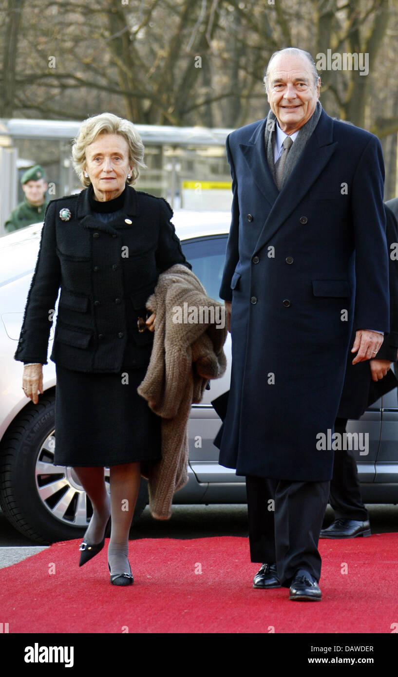 Il Primo Ministro francese Jacques Chirac e sua moglie Bernadette Chodroarrive ad una celebrazione in occasione del cinquantesimo anniversario del Trattato di Roma in Berlino, 24 marzo 2007. Foto: Johannes Eisele Foto Stock