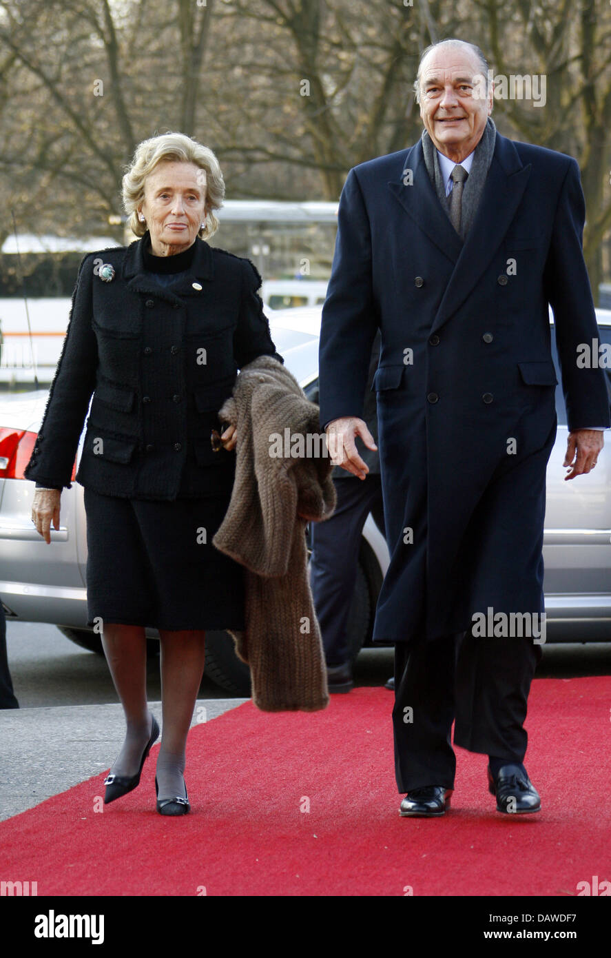 Il Primo Ministro francese Jacques Chirac e sua moglie Bernadette Chodroarrive ad una celebrazione in occasione del cinquantesimo anniversario del Trattato di Roma in Berlino, 24 marzo 2007. Foto: Johannes Eisele Foto Stock
