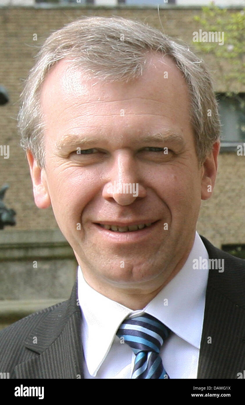 Yves Leterme, Primo ministro delle Fiandre, in Belgio, raffigurato in Hannover, Germania, 17 aprile 2007. Leterme tiene colloqui con il basso sassone autorità regionali dopo aver visitato il 'Hannover Messe 07' e ha firmato il Libro d'oro della città di Hannover. Foto: Holger Hollemann Foto Stock